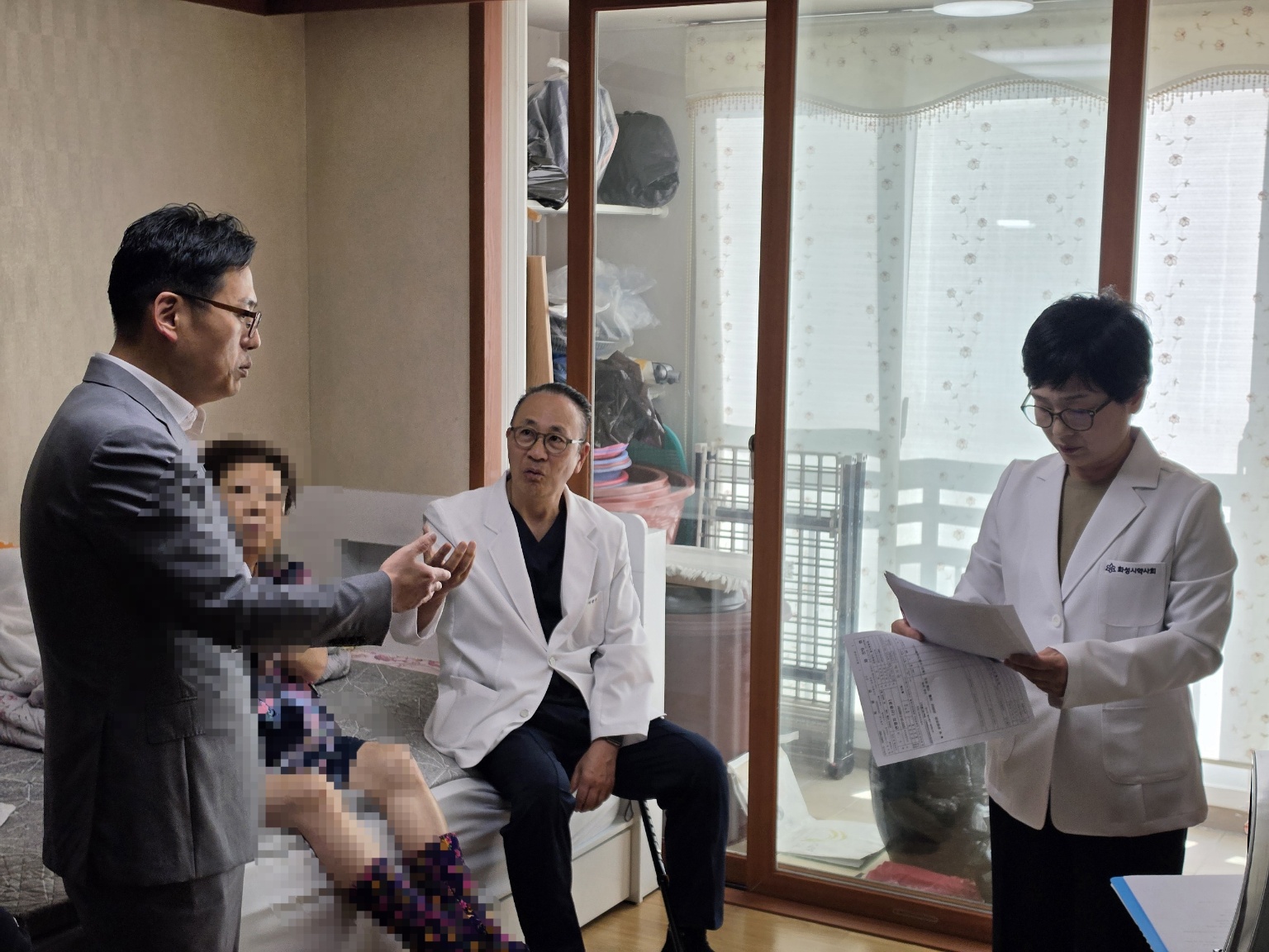 의사도, 약사도 함께… 화성특례시가 어르신 댁으로 직접 찾아갑니다